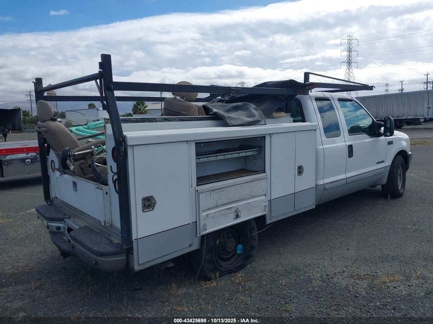 1FTSX30FX1ED55269 2001 FORD F350 photo no. 4