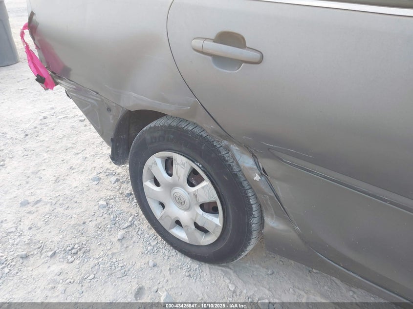 2002 Toyota Camry Le VIN: 4T1BE32K72U539619 Lot: 43425847