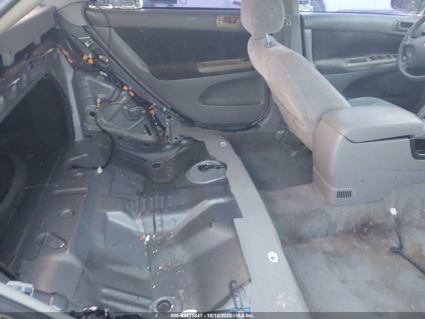 2002 Toyota Camry Le VIN: 4T1BE32K72U539619 Lot: 43425847