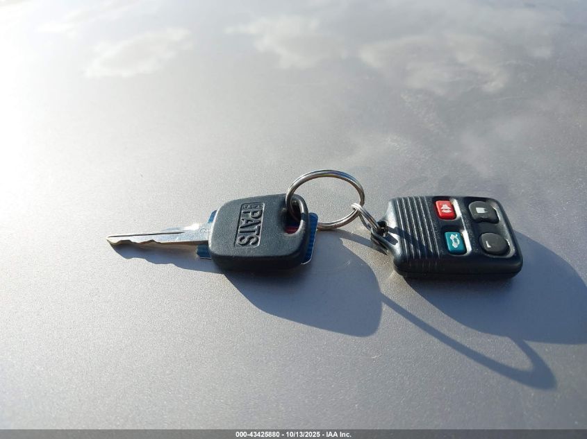 1999 Lincoln Town Car Executive VIN: 1LNHM81W3XY625671 Lot: 43425880