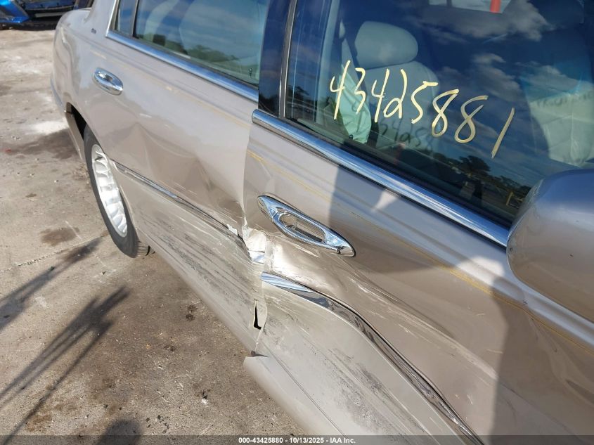 1999 Lincoln Town Car Executive VIN: 1LNHM81W3XY625671 Lot: 43425880