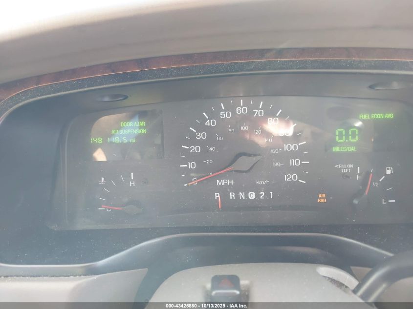 1999 Lincoln Town Car Executive VIN: 1LNHM81W3XY625671 Lot: 43425880