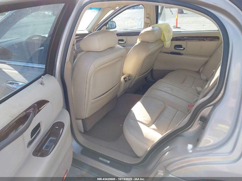 1999 Lincoln Town Car Executive VIN: 1LNHM81W3XY625671 Lot: 43425880