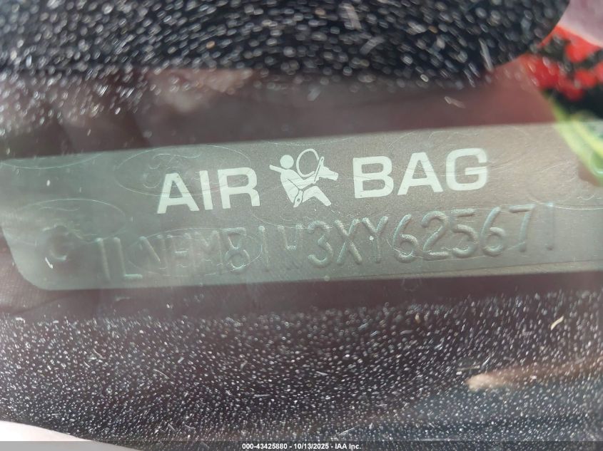 1999 Lincoln Town Car Executive VIN: 1LNHM81W3XY625671 Lot: 43425880