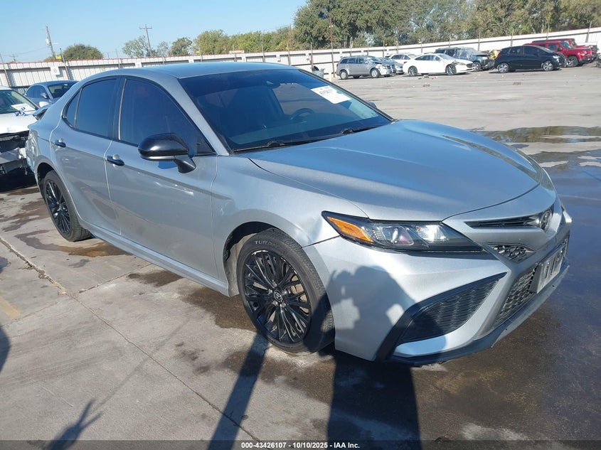 TOYOTA CAMRY SE NIGHTSHADE EDITION