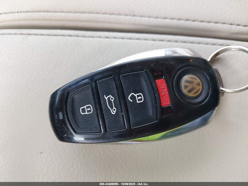 2013 VOLKSWAGEN TOUAREG VR6 SPORT WVGEF9BP8DD011521