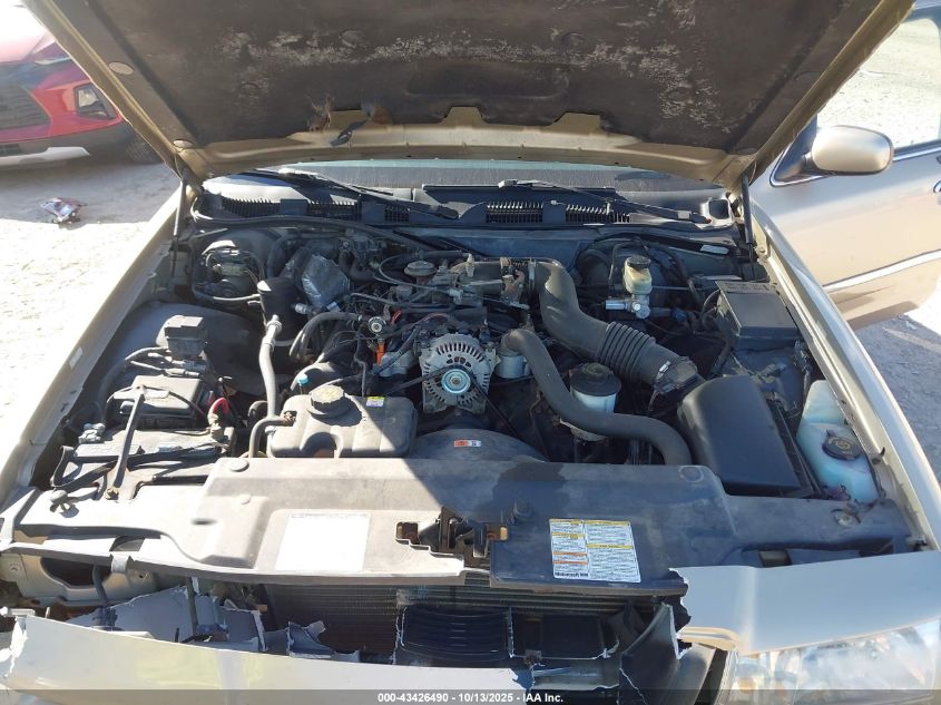 2000 Mercury Grand Marquis Gs VIN: 2MEFM74W3YX698234 Lot: 43426490