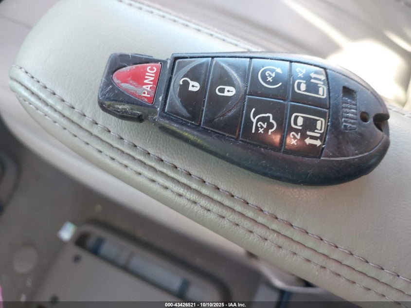 2015 Chrysler Town & Country Touring VIN: 2C4RC1BGXFR620514 Lot: 43426521