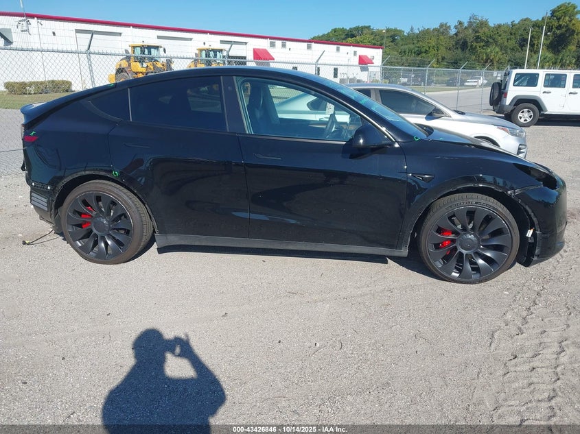 2022 Tesla Model Y Performance Dual Motor All-Wheel Drive VIN: 7SAYGDEF3NF557760 Lot: 43426846