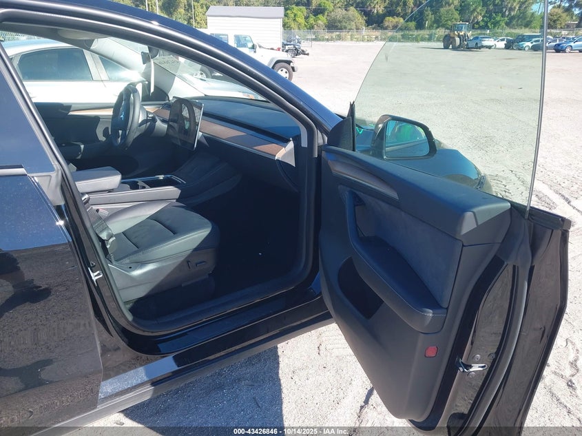7SAYGDEF3NF557760 2022 TESLA MODEL Y photo no. 5