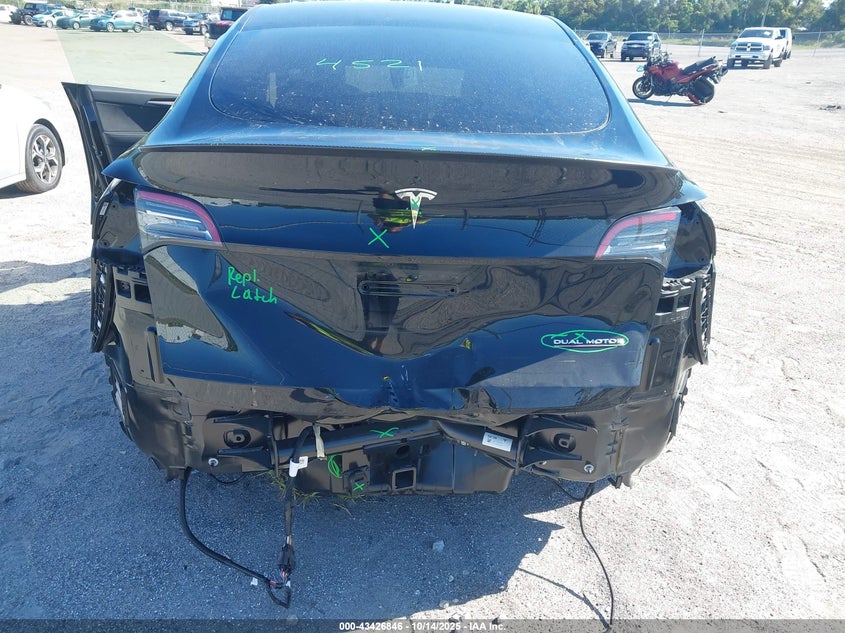 2022 Tesla Model Y Performance Dual Motor All-Wheel Drive VIN: 7SAYGDEF3NF557760 Lot: 43426846