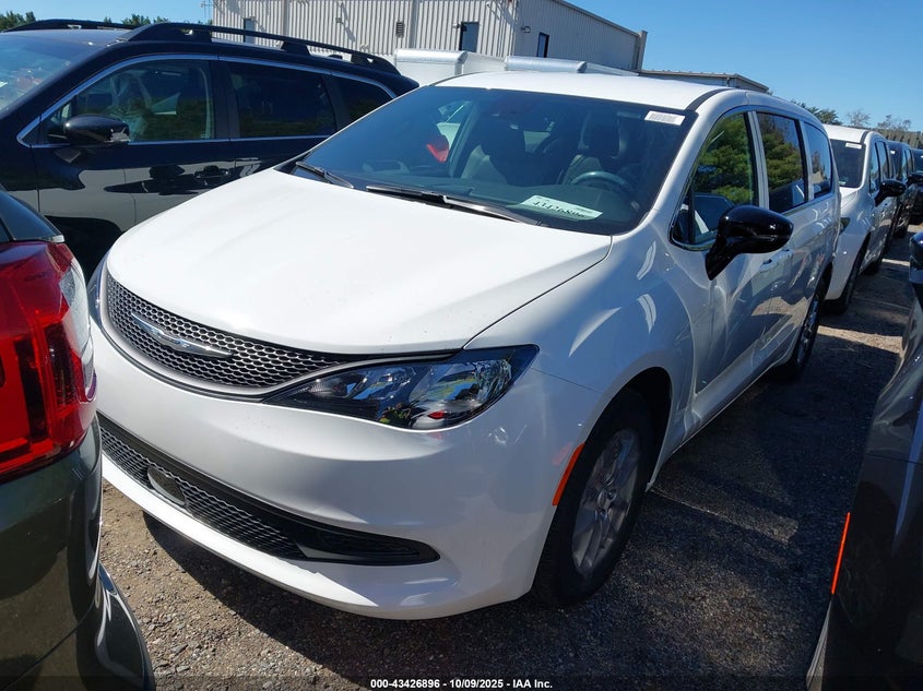2C4RC1CG0TR174545 2026 CHRYSLER VOYAGER photo no. 2