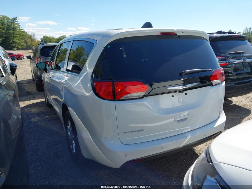 2C4RC1CG0TR174545 2026 CHRYSLER VOYAGER photo no. 3