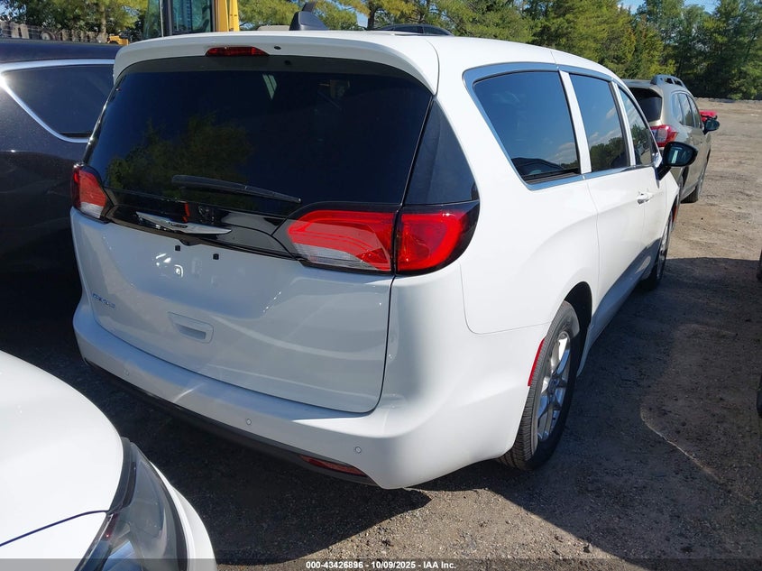 2C4RC1CG0TR174545 2026 CHRYSLER VOYAGER photo no. 4