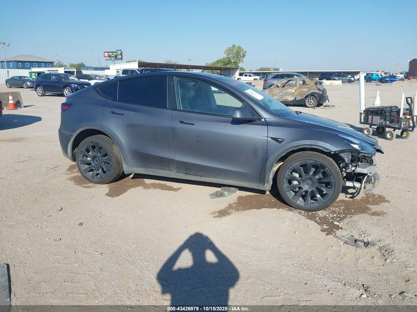 2023 Tesla Model Y Awd/Long Range Dual Motor All-Wheel Drive VIN: 7SAYGDEE8PA048206 Lot: 43426979