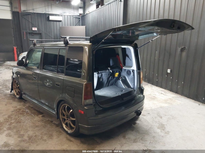 JTLKT334454007909 2005 SCION XB photo no. 3