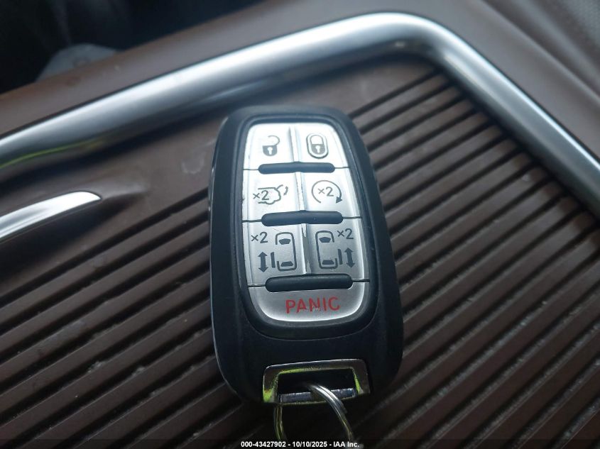 2017 Chrysler Pacifica Limited VIN: 2C4RC1GG3HR528897 Lot: 43427902