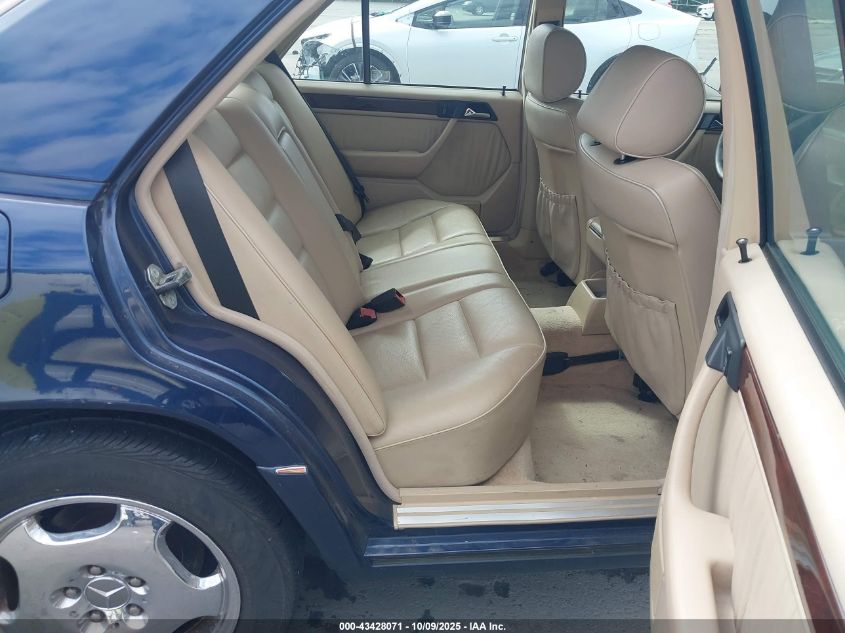 1995 Mercedes-Benz E 320 Base/320 Special VIN: WDBEA32E6SC266118 Lot: 43428071