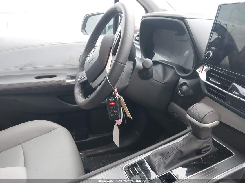 5TDJSKFC8SS180498 2025 TOYOTA SIENNA photo no. 11