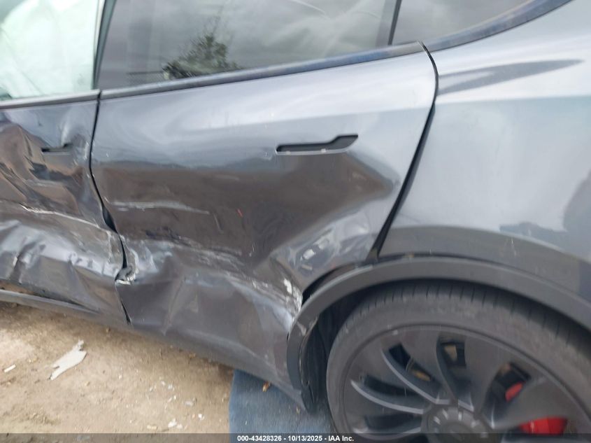 2022 Tesla Model Y Performance Dual Motor All-Wheel Drive VIN: 7SAYGDEFXNF495516 Lot: 43428326