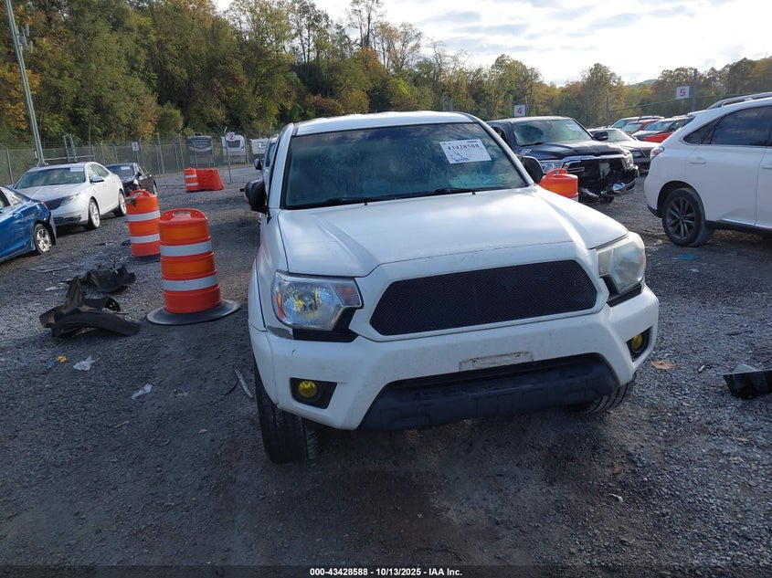 2015 TOYOTA TACOMA BASE V6 5TFLU4EN8FX136390