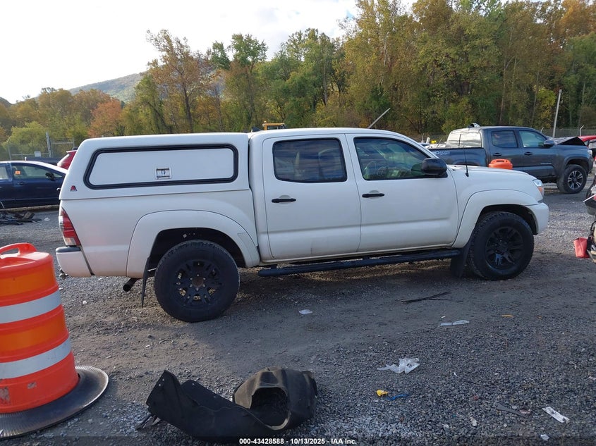 2015 TOYOTA TACOMA BASE V6 5TFLU4EN8FX136390