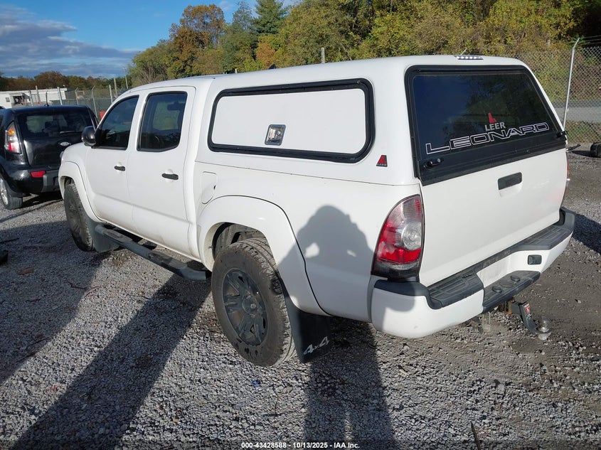 2015 TOYOTA TACOMA BASE V6 5TFLU4EN8FX136390