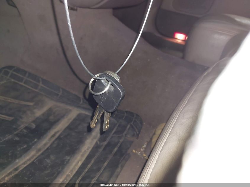 1999 Lincoln Town Car Executive VIN: 1LNHM81W7XY660889 Lot: 43428648