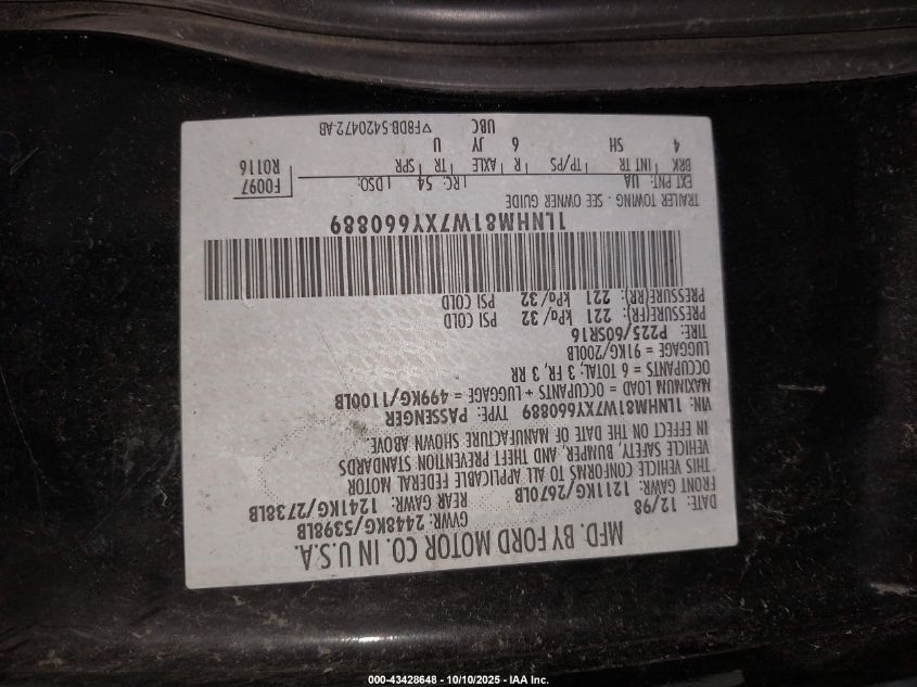 1999 Lincoln Town Car Executive VIN: 1LNHM81W7XY660889 Lot: 43428648