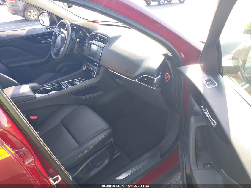 2017 Jaguar F-pace 2.0 20d Premium Red Lot 111043428658 Vin SADCJ2BN0HA091585