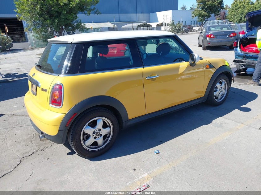 WMWMF33539TW78338 2009 MINI COOPER photo no. 4