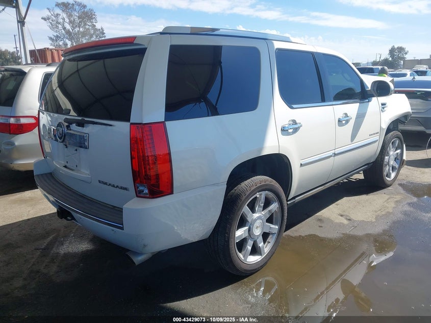 1GYS4CEF8BR396716 2011 CADILLAC ESCALADE photo no. 4