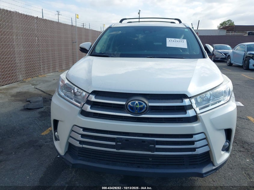 5TDJGRFH8JS042397 2018 TOYOTA HIGHLANDER photo no. 11