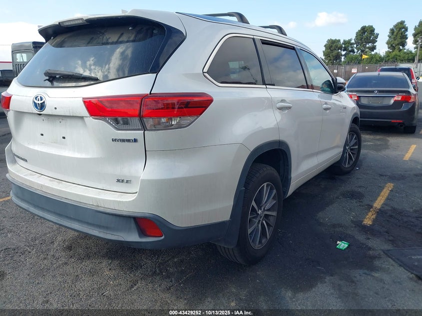 5TDJGRFH8JS042397 2018 TOYOTA HIGHLANDER photo no. 4