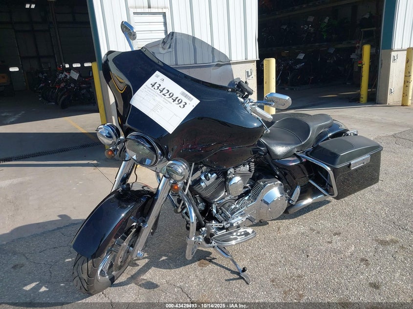 1HD1FYW124Y723873 2004 HARLEY-DAVIDSON ROAD KING photo no. 2