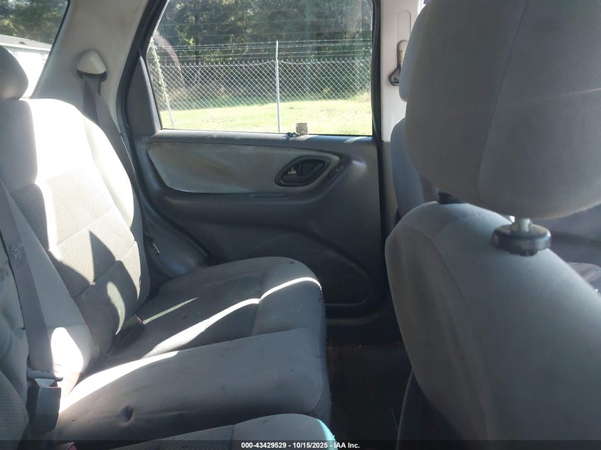 1FMYU03106KA28594 2006 FORD ESCAPE photo no. 8