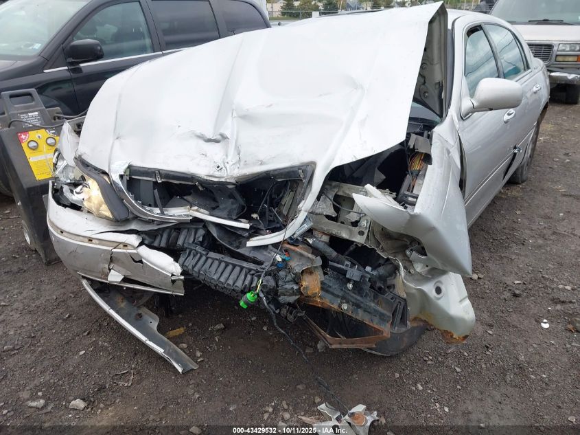 2003 Lincoln Town Car Signature VIN: 1LNHM82W43Y687041 Lot: 43429532