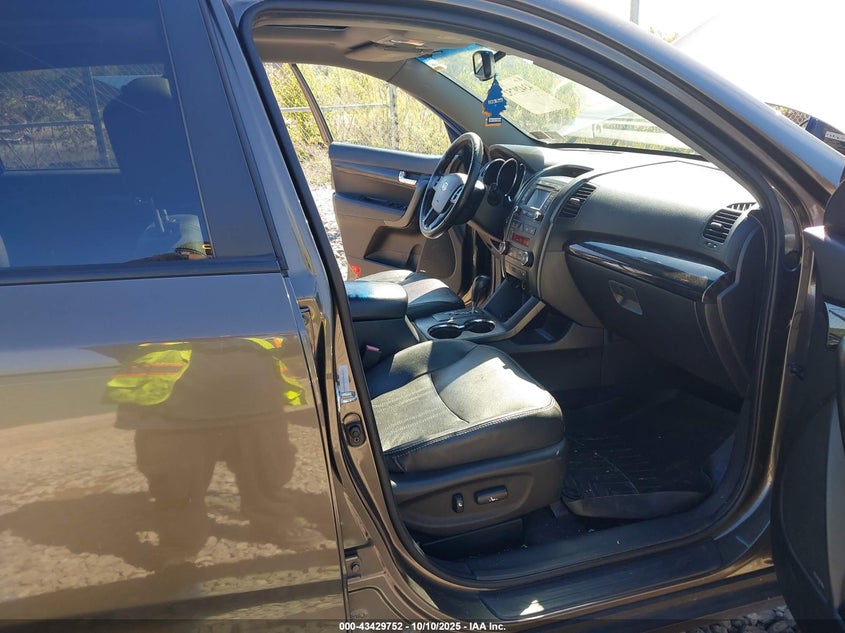 2013 KIA SORENTO EX V6 5XYKUDA26DG380594