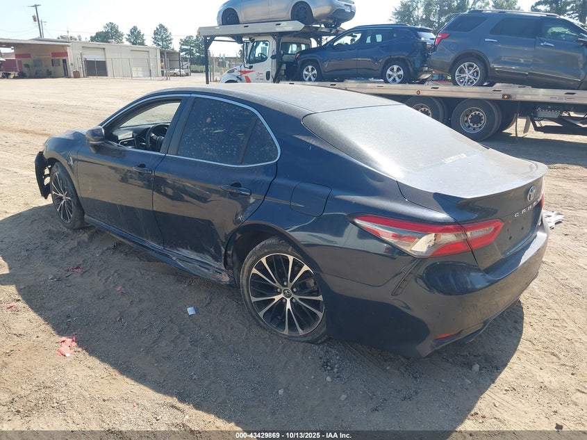 JTNB11HK5J3035615 2018 TOYOTA CAMRY photo no. 3