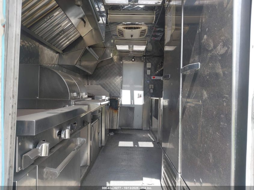 2000 Ford E-350 Stripped Commercial/Standard VIN: 1FCJE39L9YHA58657 Lot: 43430277