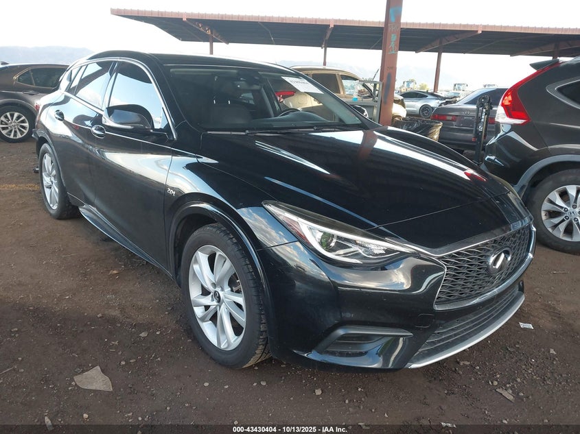 INFINITI QX30 LUXURY