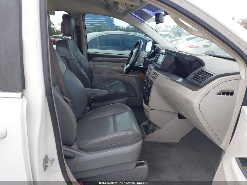 2V4RW3D1XAR272482 2010 VOLKSWAGEN ROUTAN photo no. 5