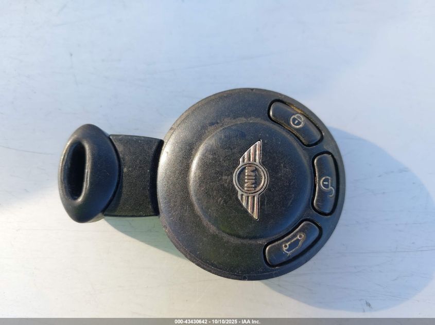 2007 Mini Cooper S VIN: WMWMF73517TT80794 Lot: 43430642