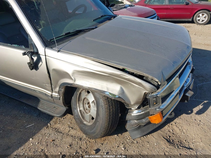 1999 Chevrolet Suburban 1500 Lt VIN: 3GNFK16R9XG106508 Lot: 43430683