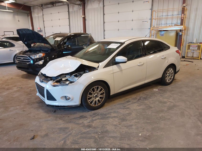 1FAHP3F21CL332952 2012 FORD FOCUS photo no. 2