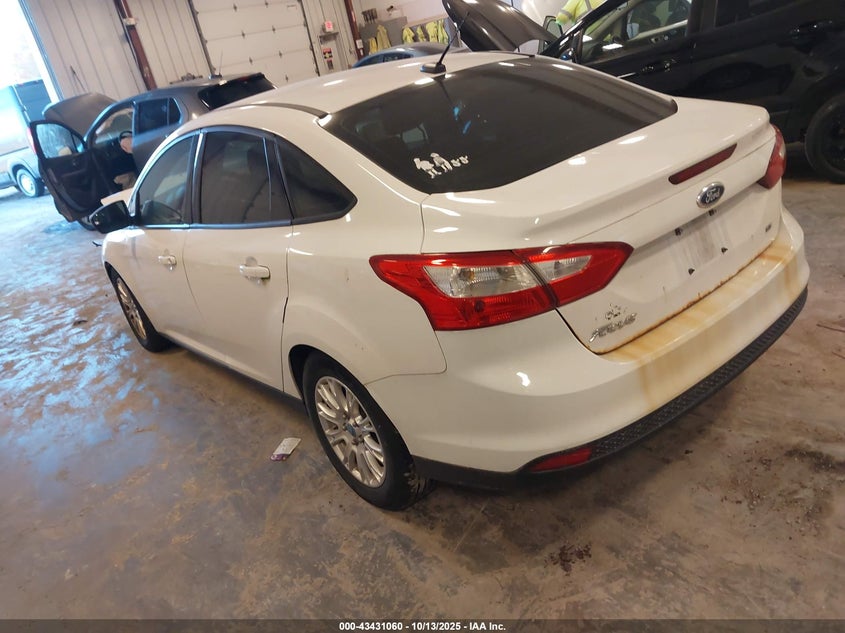 1FAHP3F21CL332952 2012 FORD FOCUS photo no. 3
