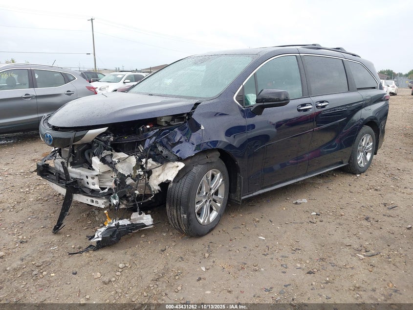 5TDXSKFC8NS055144 2022 TOYOTA SIENNA photo no. 2