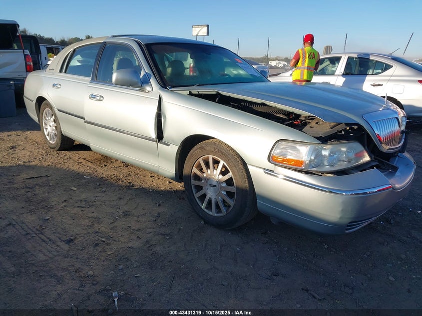 2007 Lincoln Town Car Signature Limited