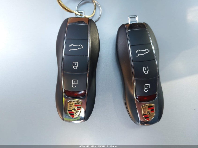 2024 Porsche Macan T VIN: WP1AA2A59RLB08716 Lot: 43431370