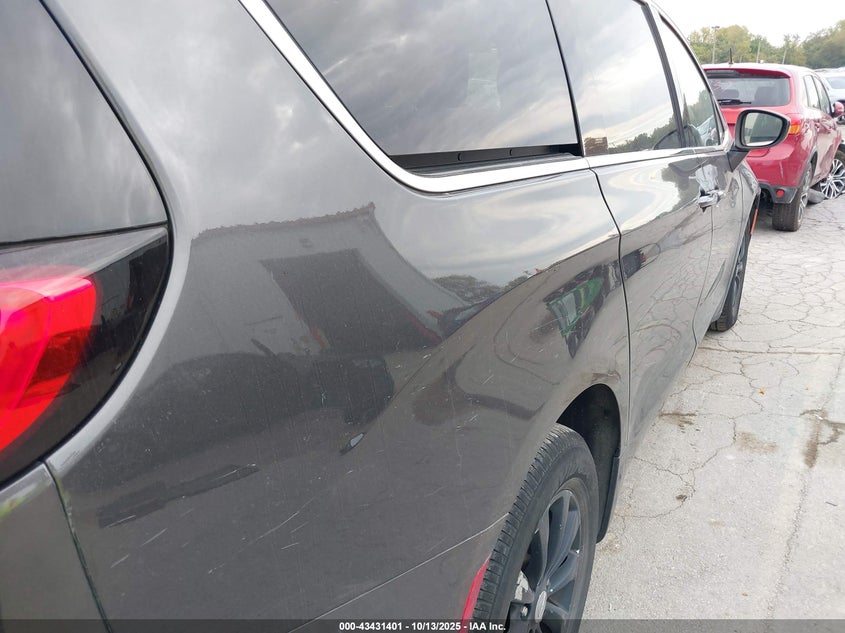 2019 Chrysler Pacifica Touring Plus VIN: 2C4RC1FGXKR610201 Lot: 43431401